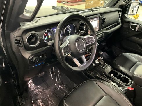 Used 2022 Jeep Wrangler Unlimited Sahara w/ Cold Weather Group AWD/4WD image 13