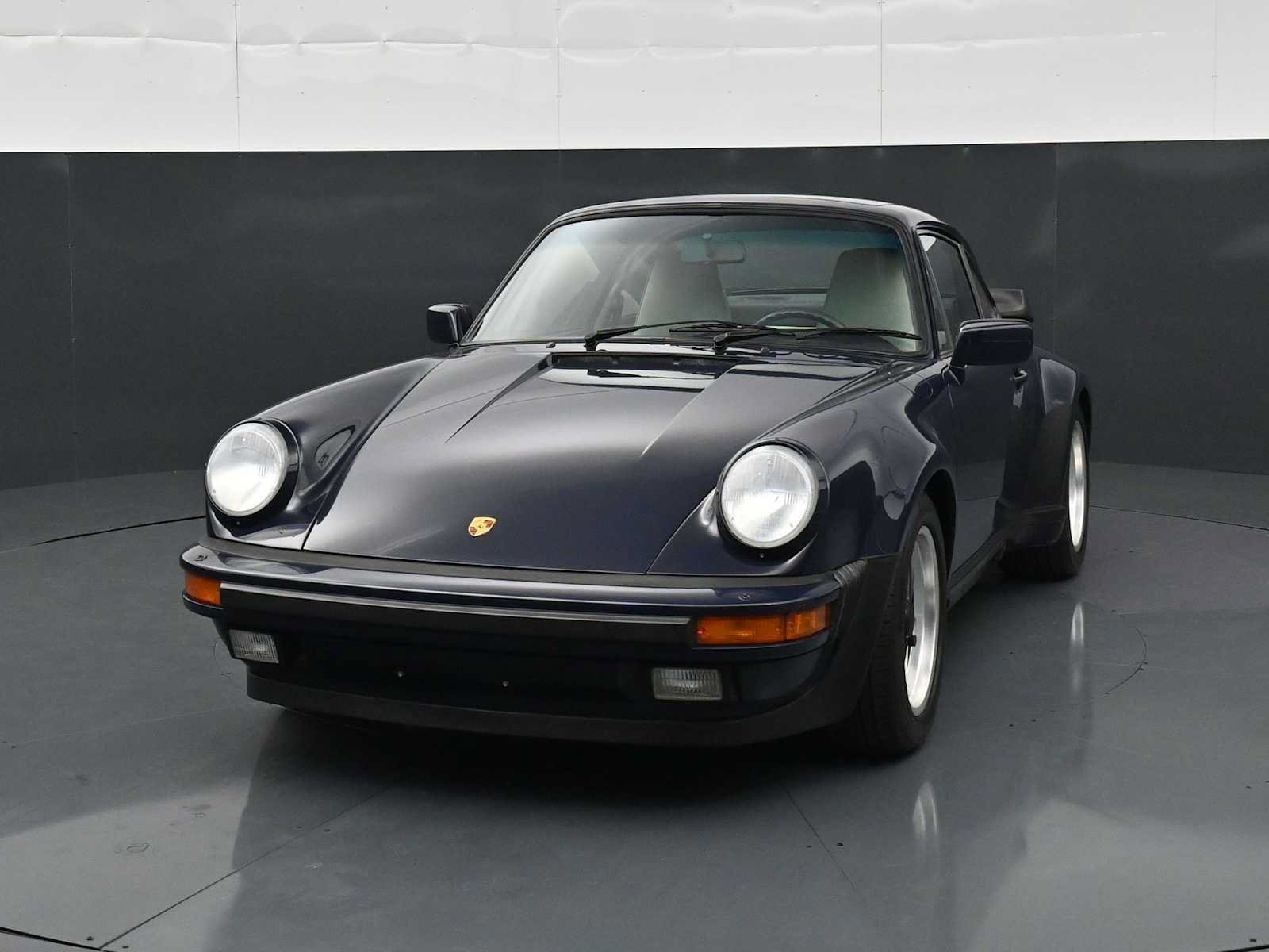 Used 1987 Porsche 911 Carrera RWD image 27