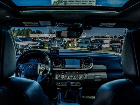 Used 2020 Toyota Tacoma TRD Sport image 39