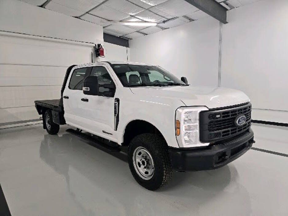 Used 2024 Ford F250 XL AWD/4WD image 3