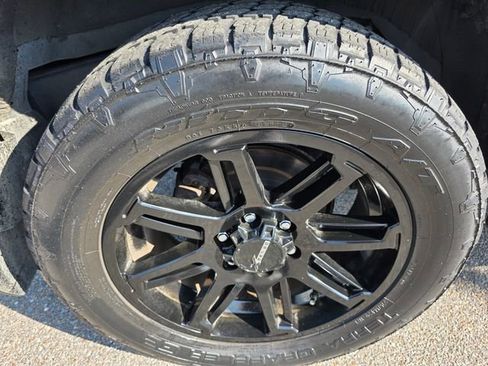 Used 2021 Toyota 4Runner SR5 Premium w/ Moonroof Package RWD image 10