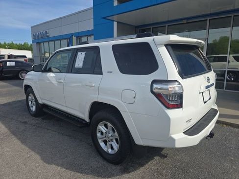 Used 2022 Toyota 4Runner SR5 Premium w/ Moonroof Package RWD image 3