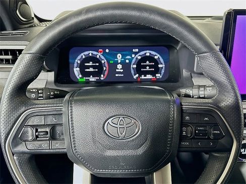 Used 2025 Toyota 4Runner Trailhunter image 12