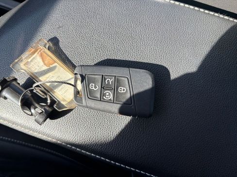 Used 2025 Volkswagen Jetta SE image 21