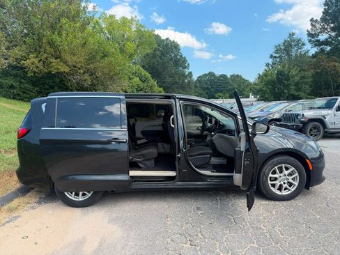 Used 2017 Chrysler Pacifica Touring FWD image 6