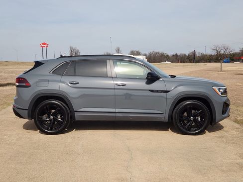 Used 2025 Volkswagen Atlas Cross Sport SEL R-Line image 7