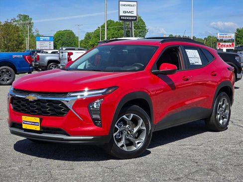 New 2026 Chevrolet Trax LT w/ Sunroof Package FWD image 2