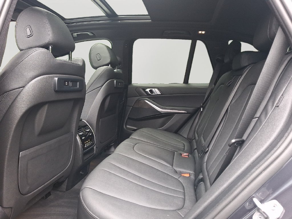 Used 2021 BMW X5 xDrive45e w/ Parking Assistance Package AWD/4WD image 8