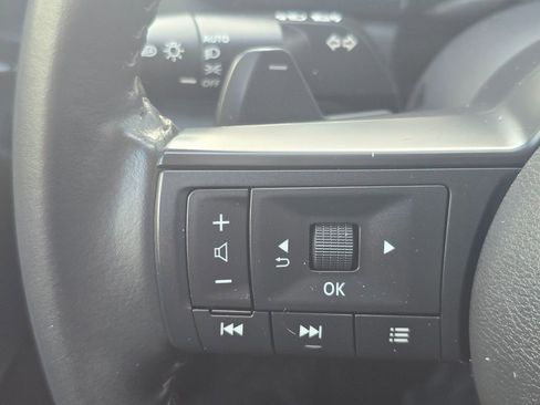 Used 2025 Nissan Pathfinder SV AWD/4WD image 11