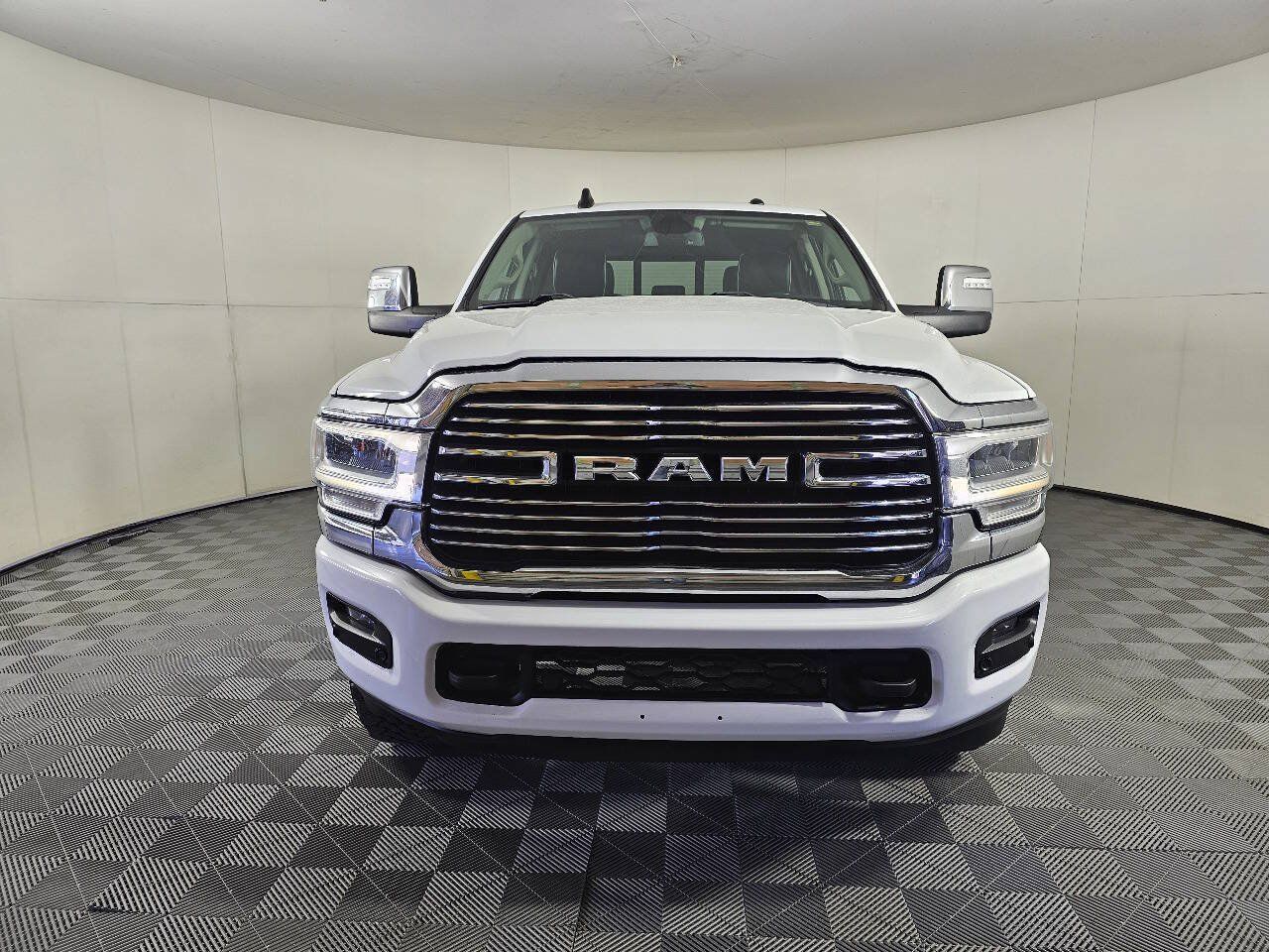 Used 2023 RAM 2500 Laramie AWD/4WD image 4
