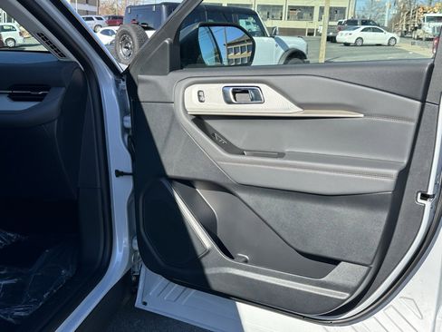 New 2026 Ford Explorer Active w/ Active Comfort Package image 18