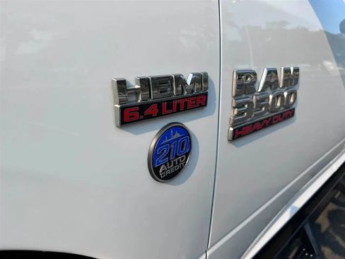 Used 2018 RAM 3500 Tradesman w/ Chrome Appearance Group AWD/4WD image 16