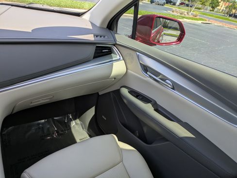 Used 2019 Cadillac XT5 Luxury FWD image 16