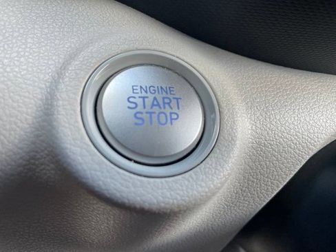 Used 2023 Hyundai Venue Limited FWD image 13