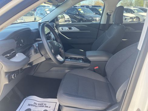 Certified 2025 Ford Explorer Active image 19