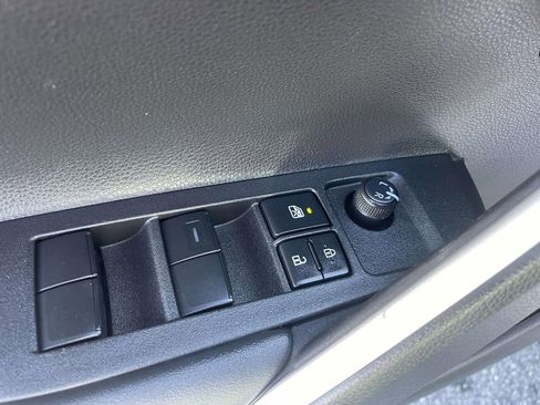 Used 2025 Toyota Corolla Cross LE w/ Moonroof Package FWD image 15