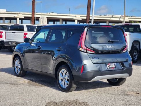Used 2025 Kia Soul LX w/ LX Technology Package FWD image 5