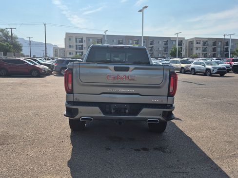 Used 2023 GMC Sierra 1500 AT4 w/ AT4 Premium Package AWD/4WD image 4