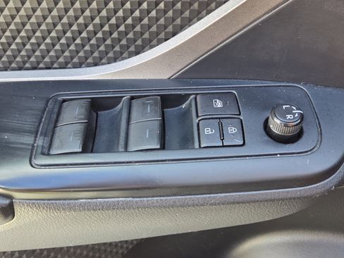 Used 2020 Toyota C-HR LE image 13