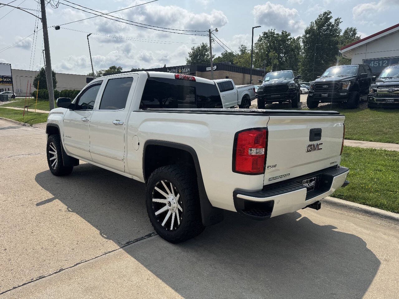 Used 2015 GMC Sierra 1500 Denali w/ Driver Alert Package AWD/4WD image 3