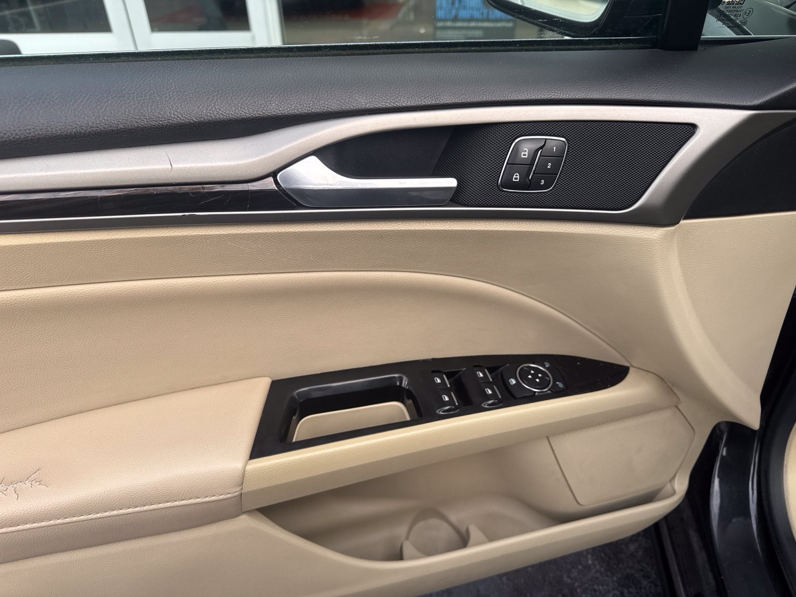 Used 2013 Ford Fusion SE FWD image 11
