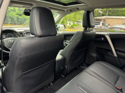 Used 2018 Toyota RAV4 Limited FWD image 17