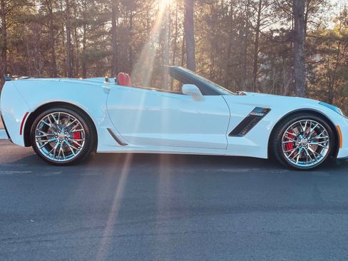 Used 2015 Chevrolet Corvette Z06 w/ 3LZ Preferred Equipment Group image 5