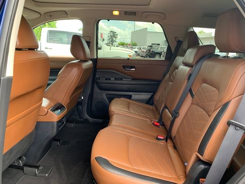 Used 2022 Nissan Pathfinder Platinum w/ Cargo Package AWD/4WD image 29
