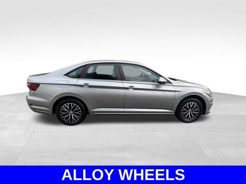 Used 2021 Volkswagen Jetta SE image 3