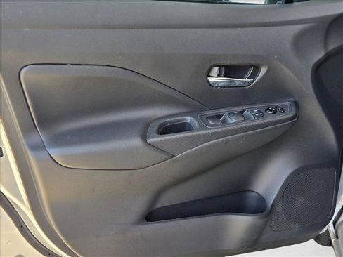 Used 2025 Nissan Versa SV FWD image 10