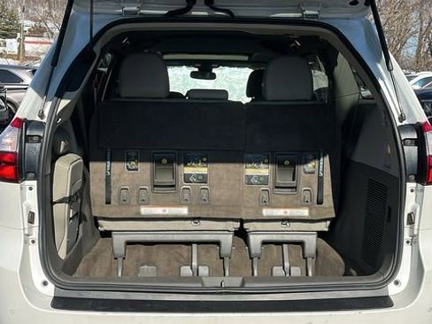 Used 2018 Toyota Sienna XLE w/ XLE Navigation Package image 24