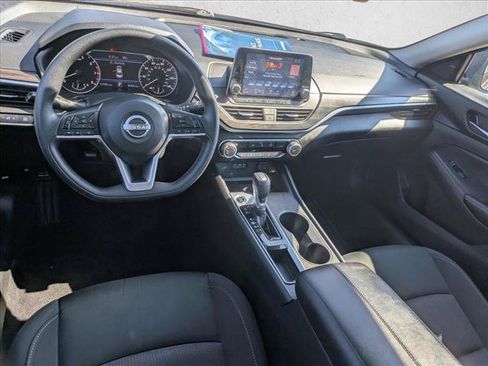 Used 2025 Nissan Altima 2.5 SV FWD image 15