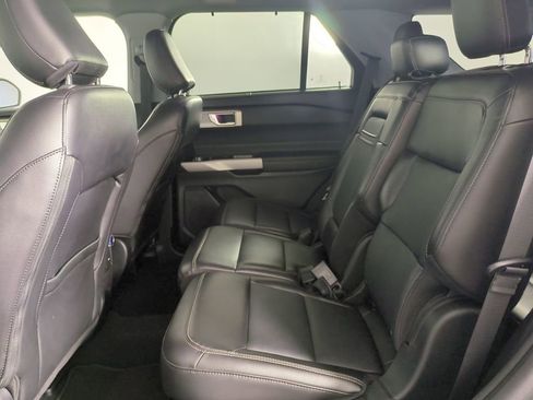 Used 2024 Ford Explorer Limited image 17