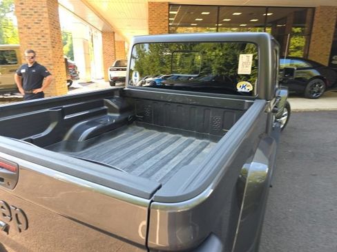 Used 2023 Jeep Gladiator Sport AWD/4WD image 7