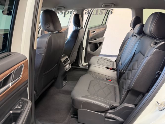 Used 2025 Volkswagen Atlas SE FWD image 25