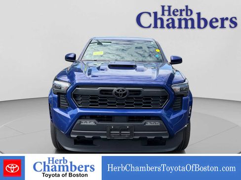 Used 2025 Toyota Tacoma TRD Sport AWD/4WD image 2