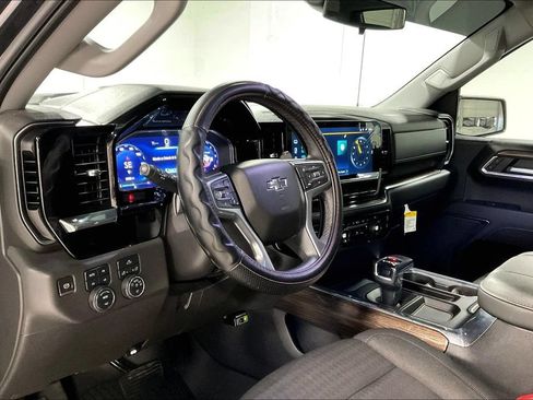 Used 2023 Chevrolet Silverado 1500 LT Trail Boss w/ LPO, Dark Essentials Package AWD/4WD image 16