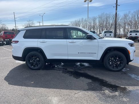 New 2026 Jeep Grand Cherokee L 4WD image 8