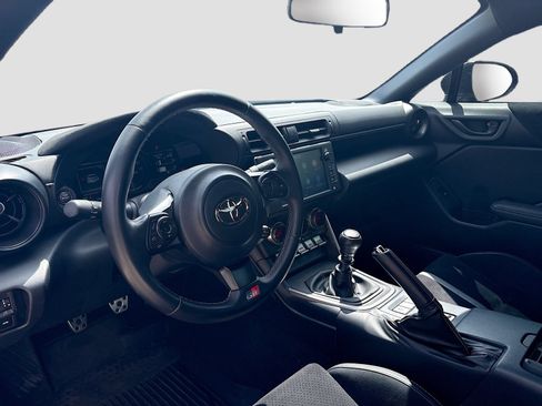 Used 2024 Toyota GR86 Premium RWD image 9