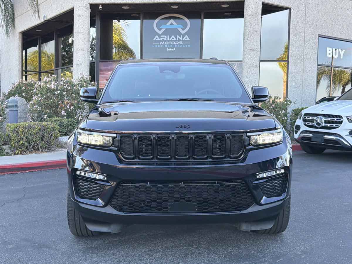 Used 2024 Jeep Grand Cherokee Limited w/ Black Appearance Package RWD image 6