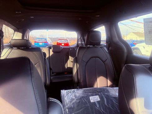 New 2026 Chrysler Pacifica Select FWD image 24