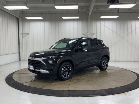 Used 2024 Chevrolet TrailBlazer LT w/ Convenience Package FWD image 4