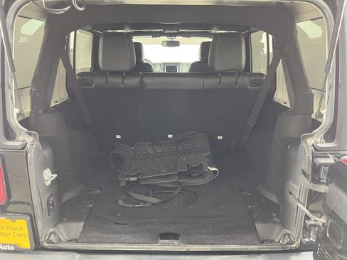 Used 2017 Jeep Wrangler Unlimited Rubicon AWD/4WD image 34
