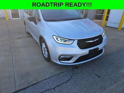 Used 2024 Chrysler Pacifica Touring-L