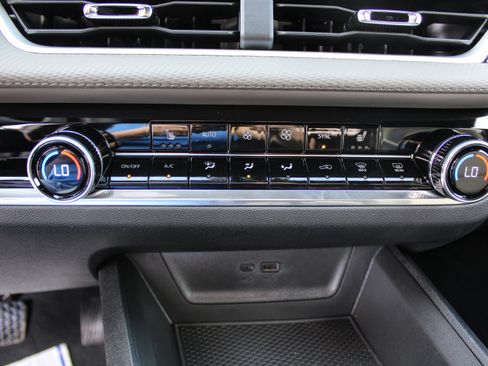 New 2026 Chevrolet Equinox LT w/ Convenience Package II image 34