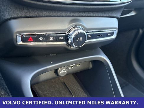 Certified 2025 Volvo XC40 B5 Plus image 17