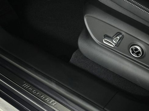 Used 2025 Maserati Grecale GT image 18