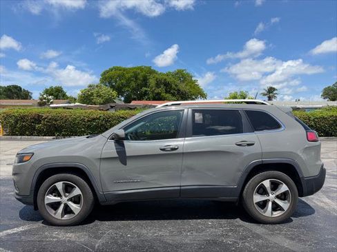 Used 2019 Jeep Cherokee Limited AWD/4WD image 3
