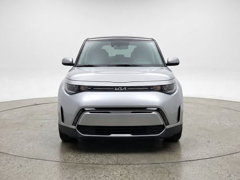 Used 2025 Kia Soul LX w/ LX Technology Package FWD image 2