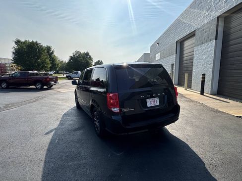 Used 2014 Dodge Grand Caravan SXT w/ Blacktop Package FWD image 4